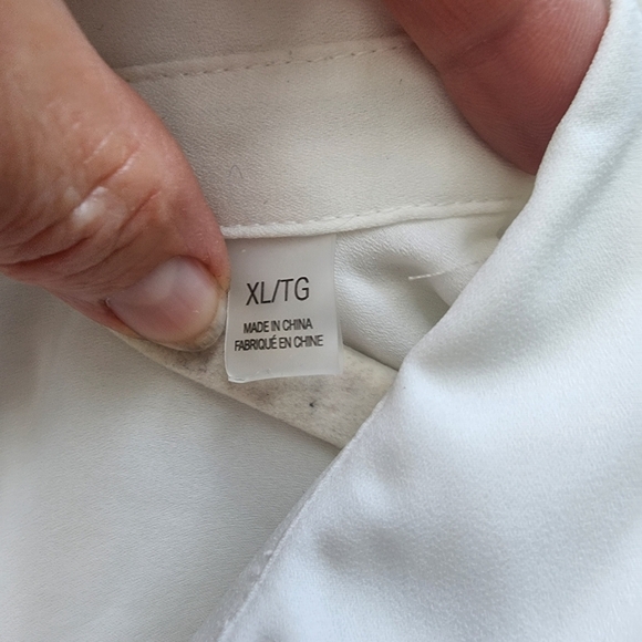 T Tahari White Button Down Blouse Size XL with Black Trim - Picture 3 of 12
